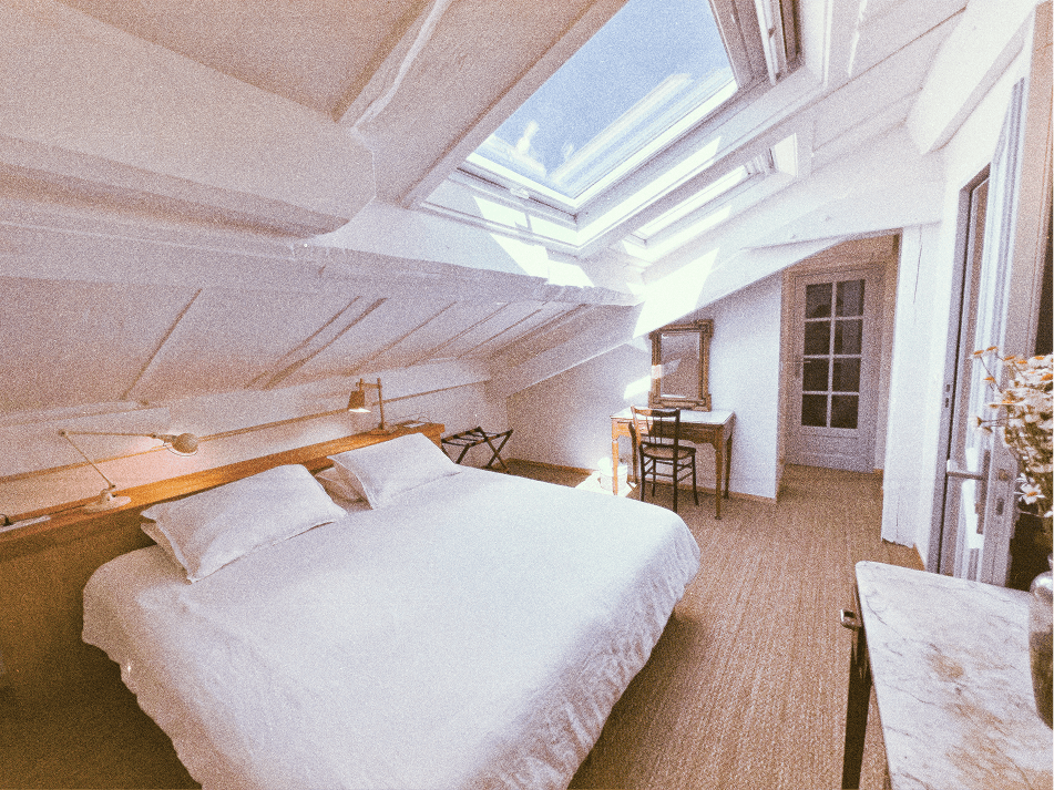 bedroom-wide
